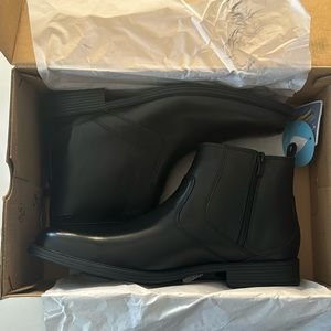 collection by Clarks Whiddon Zip black leather boots